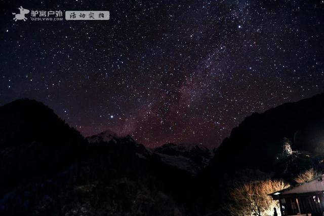 “上有天堂，下有雨崩”，以雪山湖泊相邀，共赴一场心灵远足