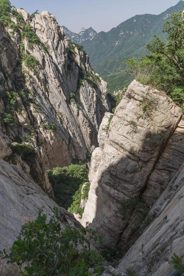 河南嵩山的景色在五岳中能排第几？让我们徒步去看一看