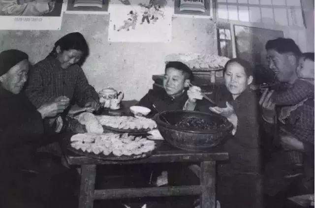 老照片：100张80年代过年照，看完都是满满的回忆