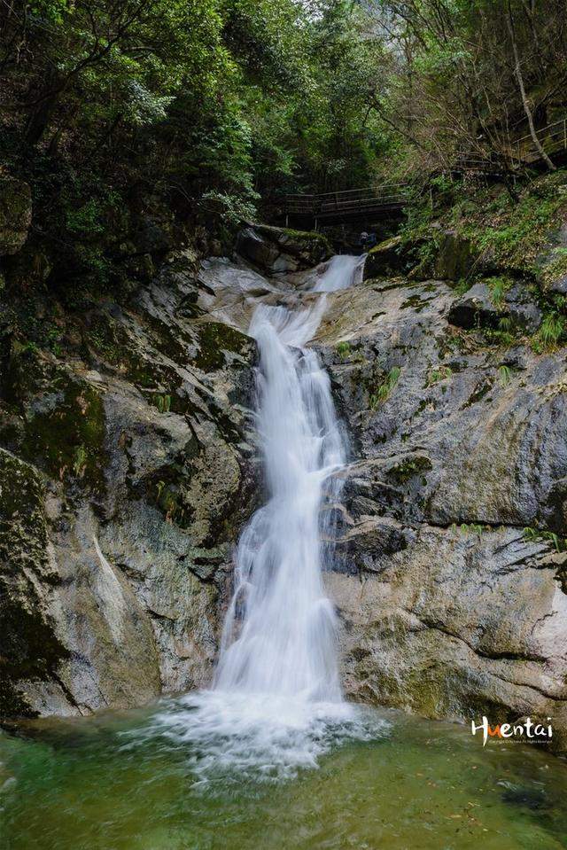 一下雨石台就成了仙境，安徽这座小县城，美景早晚藏不住