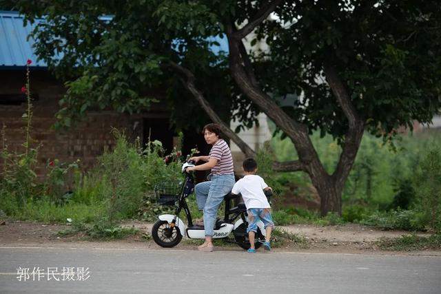 灵宝：涧口集市上的地摊儿