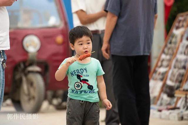 灵宝：涧口集市上的地摊儿