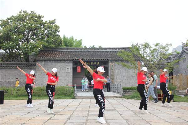 清江浦区太极拳协会基地授牌仪式暨武术表演在吴承恩故居广场举行