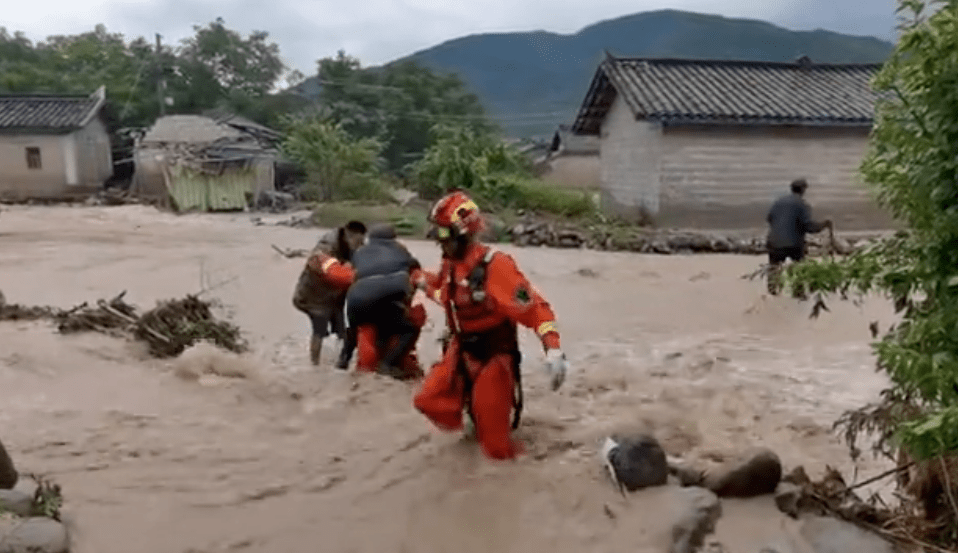 凉山冕宁暴雨已造成3人死亡12人失联，正在全力搜救