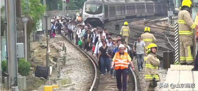 突发！全港明日停课，内地学生被迫连夜撤离