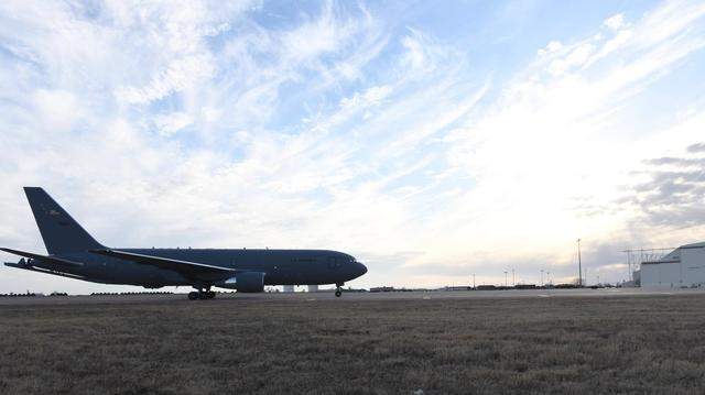 波音737在埃航坠毁，KC46又发现外部碎片，美军女上将害怕危险吗