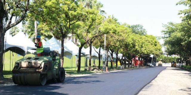 南非用塑料牛奶瓶铺路 竟比柏油路更坚固