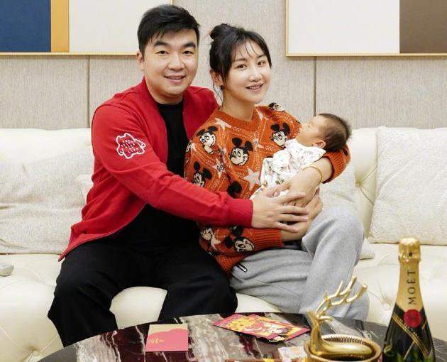 何雯娜生子后办婚礼引分歧：“愚孝”的男人，永远看不到老婆委屈