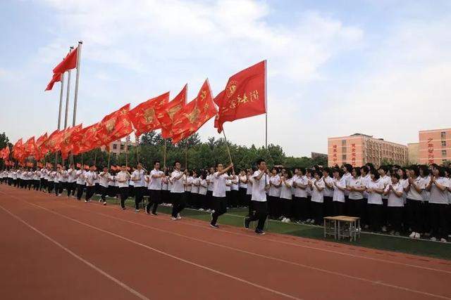 向梦想出发，高考倒计时30天衡水二中学生操场激情呐喊