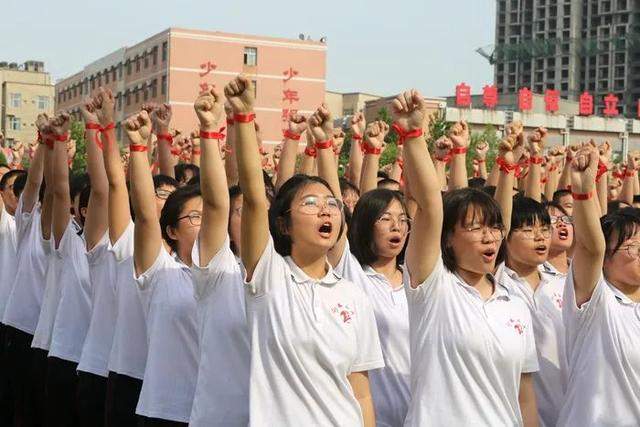 向梦想出发，高考倒计时30天衡水二中学生操场激情呐喊