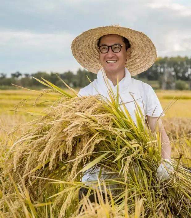 太暖心！“尔康”周杰向医务人员捐献两万斤大米：等待你们凯旋