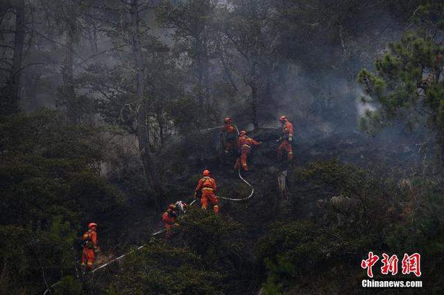 直击西藏林芝尼西村山火灭火救援现场 无人员伤亡 起火原因正在核查中