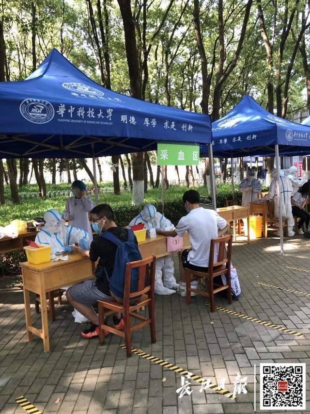 今天，武汉首批大学生返校