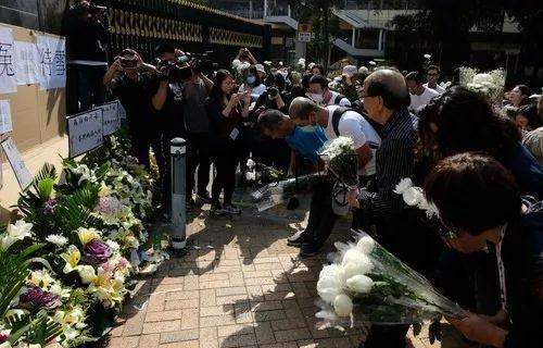 香港暴徒正在商量即时撤退还是“打到死为止”