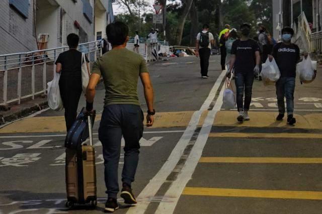 香港一日丨清理香港街头的垃圾