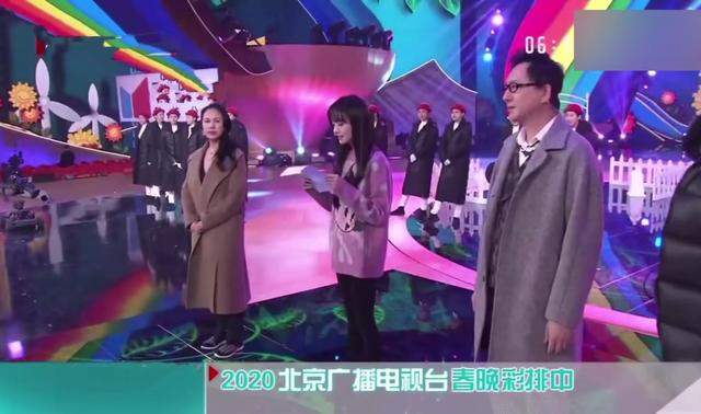 郑爽将携父母上北京台春晚，演唱彩排画面曝光，歌甜人美超养眼