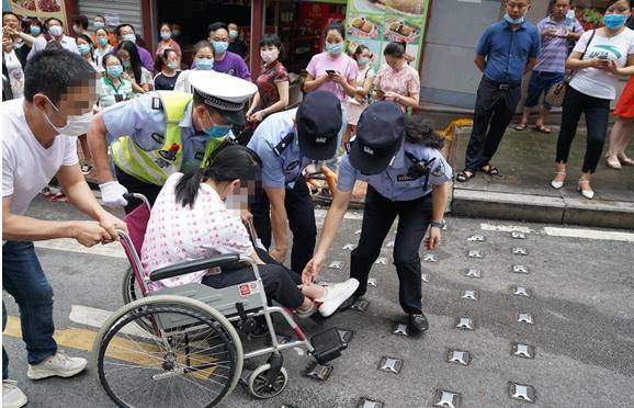 重庆：考生突患急性滑膜炎 民警护送她进考场