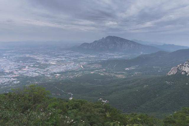 河南嵩山的景色在五岳中能排第几？让我们徒步去看一看