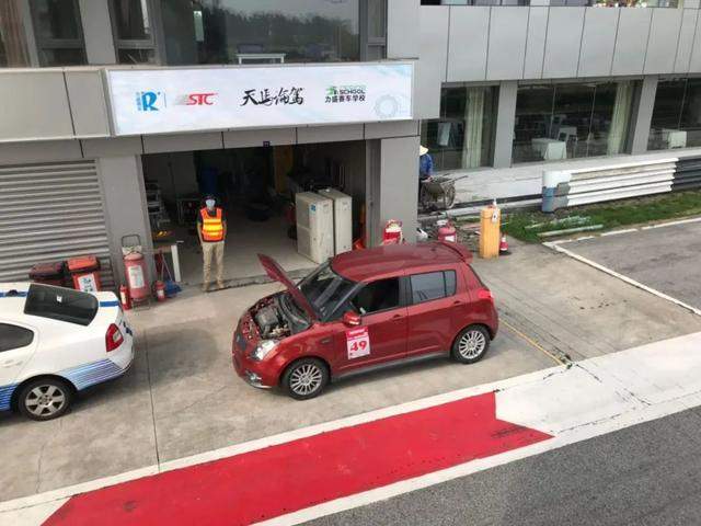 一台雨燕怎么就敢跑赛道了？