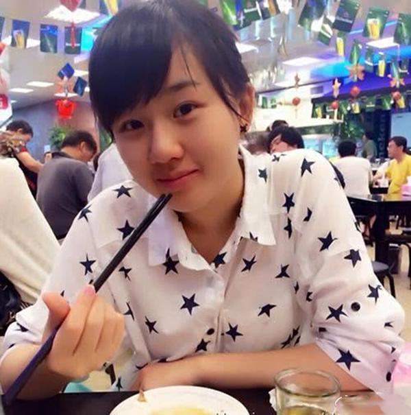 孟非23岁女儿初长成，穿黑裙美得优雅又知性，甜美形象不输女明星