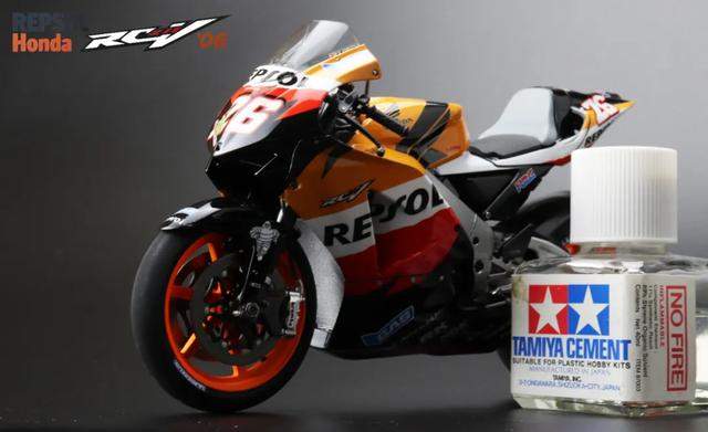 模玩秀：V5神车！田宫1/12 HONDA RC211v’06 BY：铲屎大冰箱