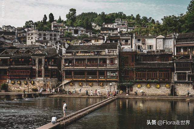 凤凰古城的日与夜 | 避开人潮，领略黄永玉笔下的中国最美小城