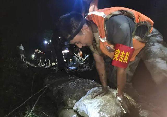 长江告急，淮河告急，巢湖告急！3.3万兵力多路出动