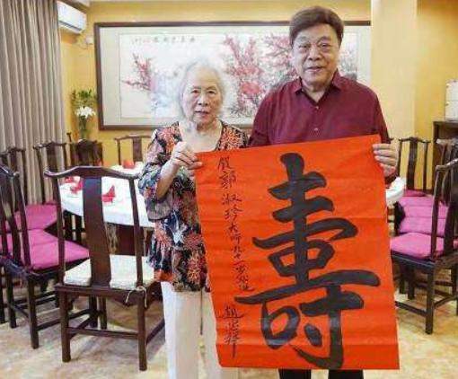 赵忠祥去世半年，遗留字画从90万降到几百元都没人要，还遭吐槽