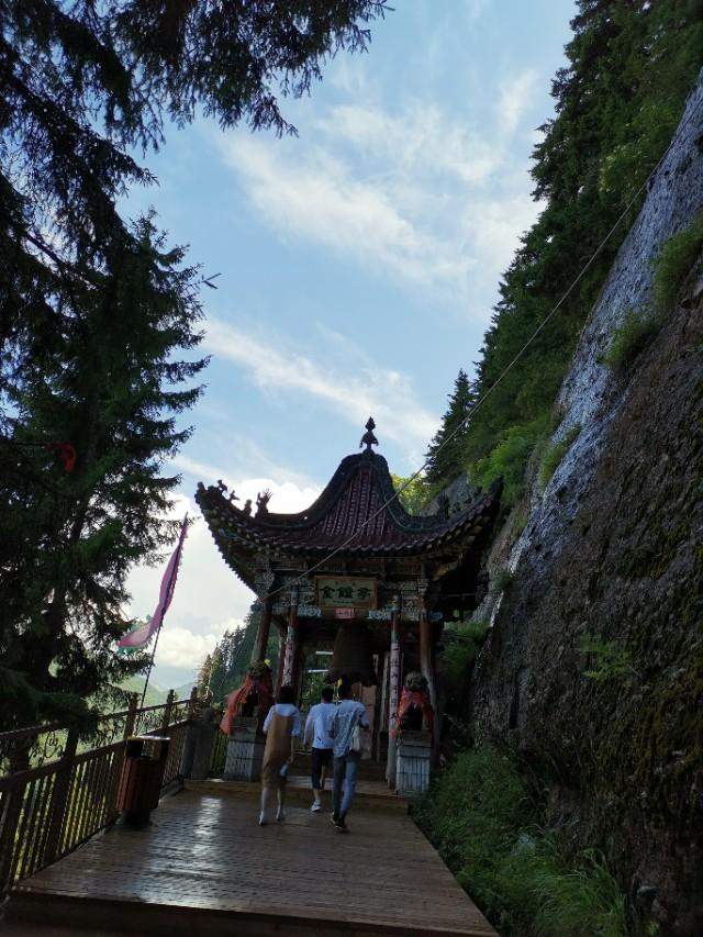 甘肃临夏松鸣岩自然风景区