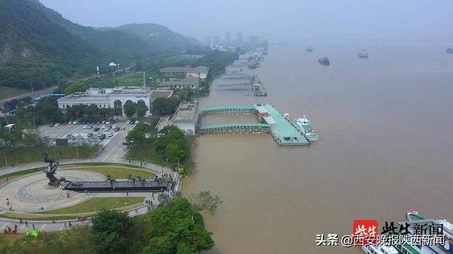 震撼航拍！长江“2号洪水”将至，南京下关到八卦洲江水滔滔