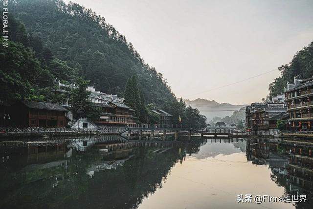 凤凰古城的日与夜 | 避开人潮，领略黄永玉笔下的中国最美小城