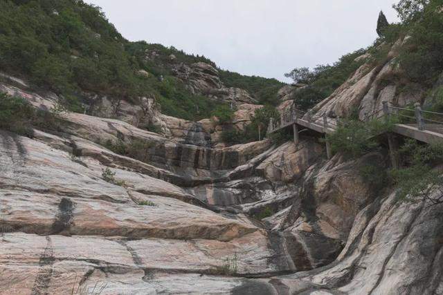 河南嵩山的景色在五岳中能排第几？让我们徒步去看一看