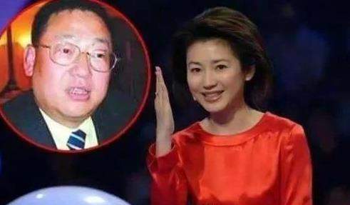 央视一姐王小丫，带红李佳明后因一场赌约离婚，现状如何？