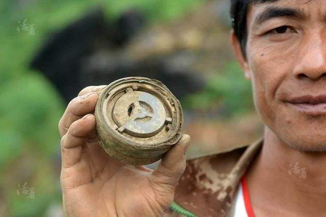 高手在民间！农民用一把镰刀排了一万多颗地雷，只为有田地可以种