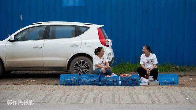 灵宝：涧口集市上的地摊儿