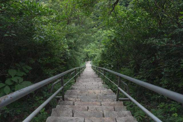 河南嵩山的景色在五岳中能排第几？让我们徒步去看一看