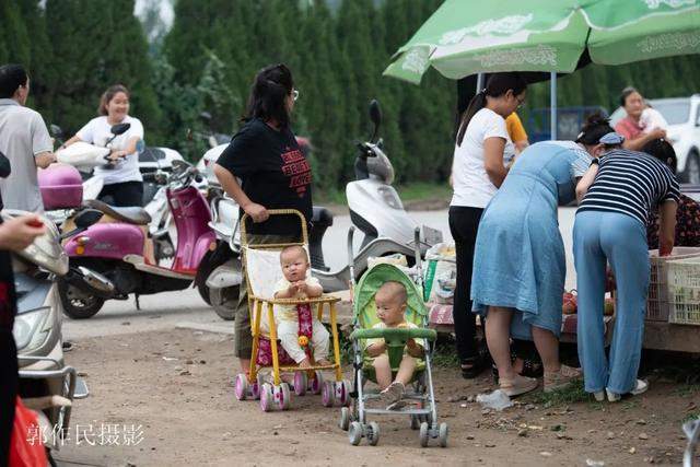 灵宝：涧口集市上的地摊儿