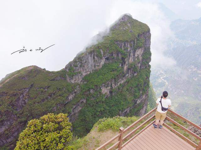 实拍云南昭通“鸡公山”，三面绝壁，峡谷深达2600米，游客却不多