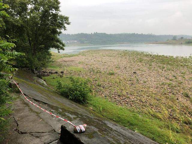 海报直击丨探访重庆8名小学生溺亡事发地：遇难学生最小11岁最大16岁 有对亲姐弟