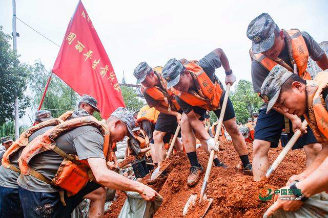 九江告急！多图直击抗洪官兵奋战一线