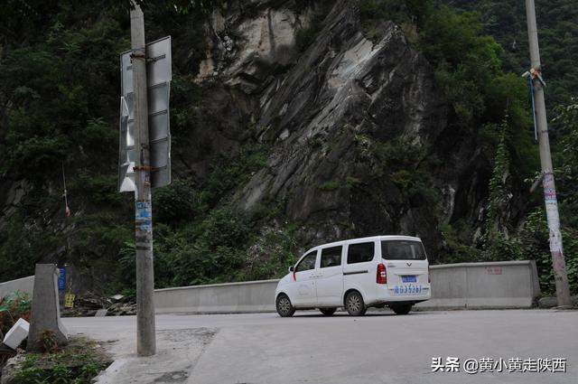 闯入秦岭云朵上的村落！地图上没有公路，抵达先要经过神秘大峡谷