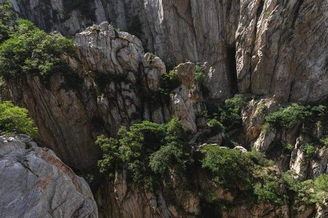 河南嵩山的景色在五岳中能排第几？让我们徒步去看一看