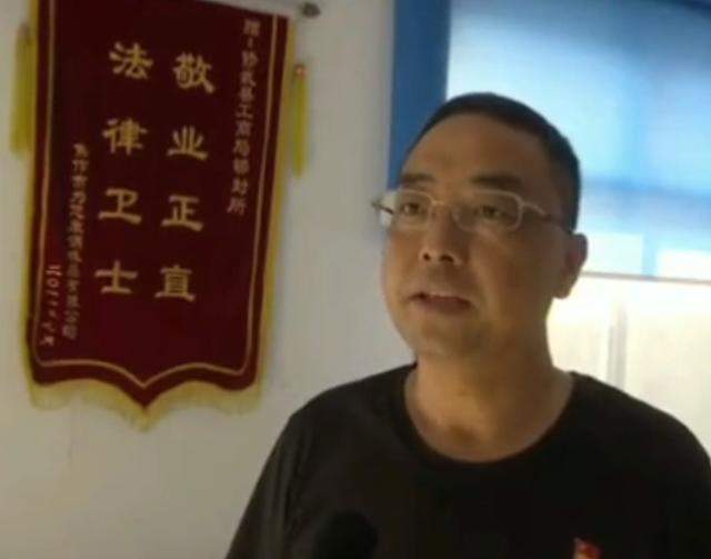 加油站光走表不出油，车主拍下视频为证，相关部门：机器正常