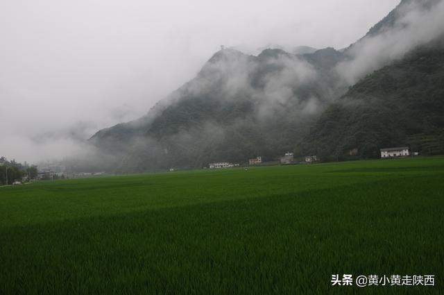 闯入秦岭云朵上的村落！地图上没有公路，抵达先要经过神秘大峡谷