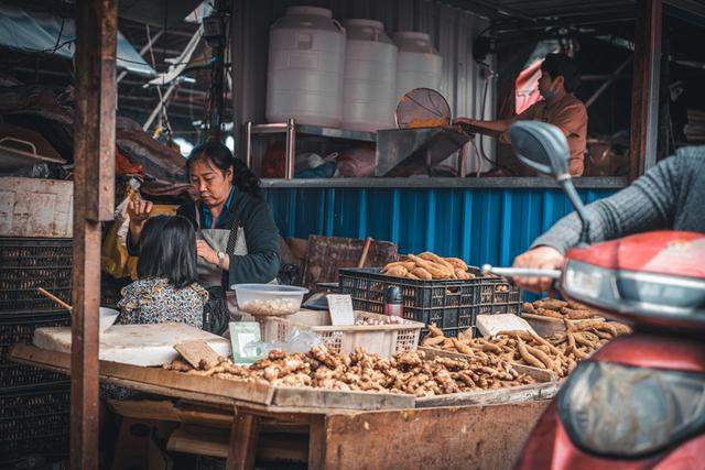 贵阳“马车队”农贸市场，这里是贵阳菜价最便宜的地方