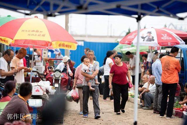 灵宝：涧口集市上的地摊儿