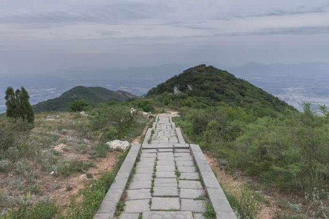 河南嵩山的景色在五岳中能排第几？让我们徒步去看一看