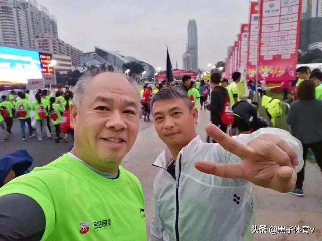 体操王子退役娶歌星，曾经商身家过亿，现年近50仍膝下无子