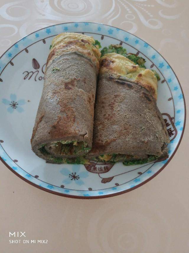 芹菜叶加上荞麦面粉做的早餐饼