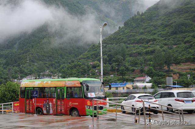 坐着火车逛秦岭，被大山深处一个小火车站惊艳！陕南人民太走心了